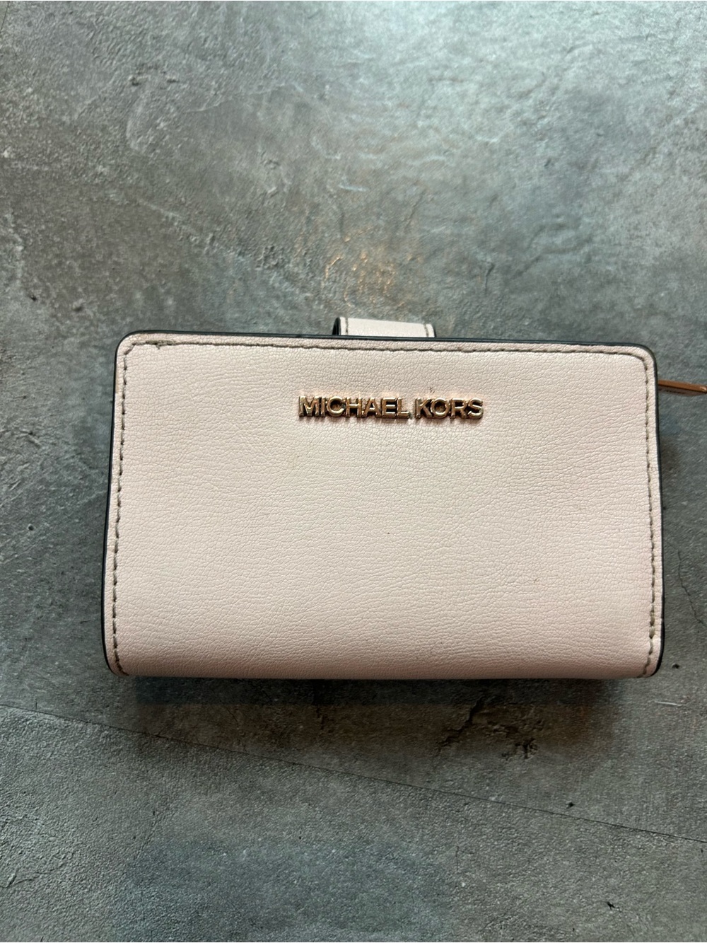 Michael Kors Medium Fashion Leather Bifold Zip Coin ID Wallet in Powder Blush